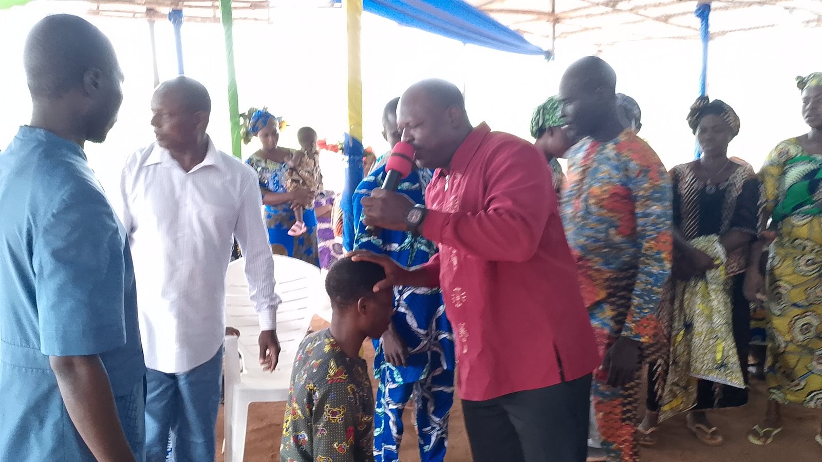 Personnes en prière